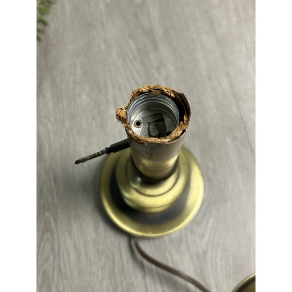 Vintage MCM Brass Toleware Accent Lamp For Vanity Nightstand 14” - Picture 10 of 13